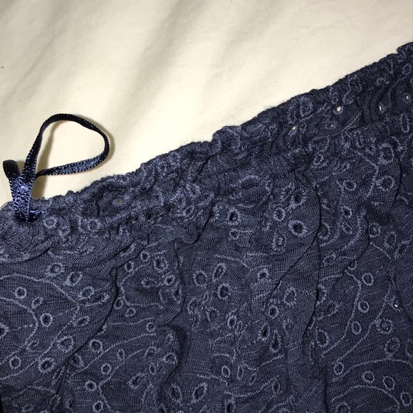 HOLLISTER off the shoulders top - Picture 3 of 4